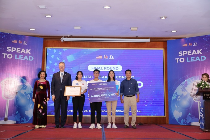 Cuộc thi hùng biện Tiếng Anh Speak to Lead 2020: Đội THPT chuyên Thoại Ngọc Hầu xuất sắc giành ngôi quán quân - Ảnh 5. Cuộc thi hùng biện Tiếng Anh Speak to Lead 2020: Đội THPT chuyên Thoại Ngọc Hầu xuất sắc giành ngôi quán quân - Ảnh 5.