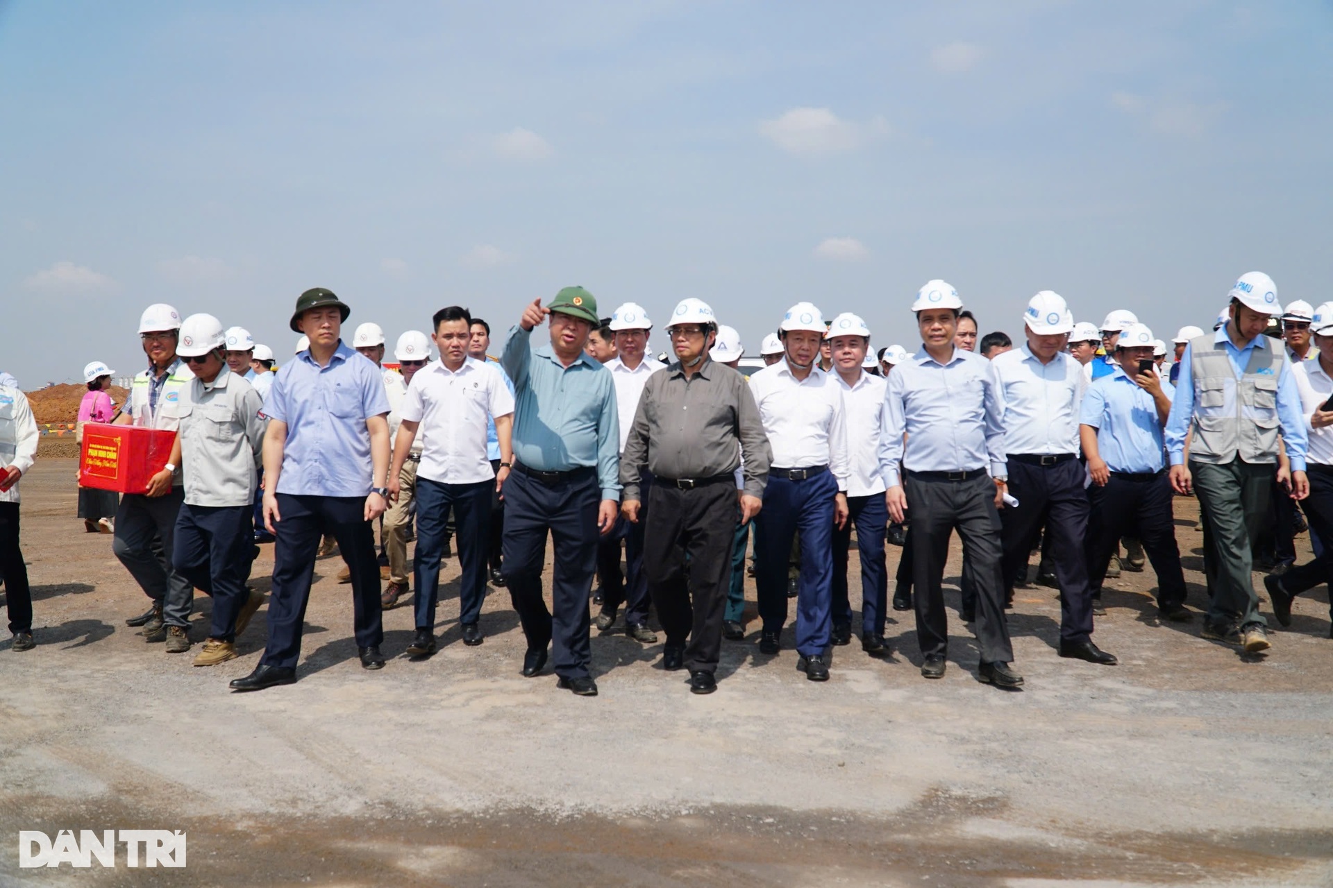Thủ tướng thị sát, lì xì người lao động tại sân bay Long Thành đầu xuân - 2 Thủ tướng thị sát, lì xì người lao động tại sân bay Long Thành đầu xuân - 2