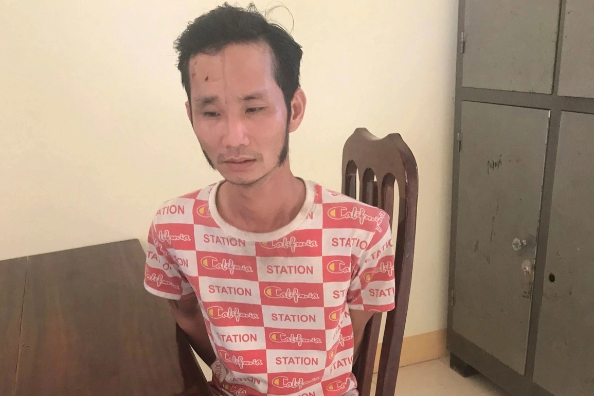 Bắt nghi can dùng rựa chém bố ruột tử vong rồi trốn vào rừng - 1 Bắt nghi can dùng rựa chém bố ruột tử vong rồi trốn vào rừng - 1