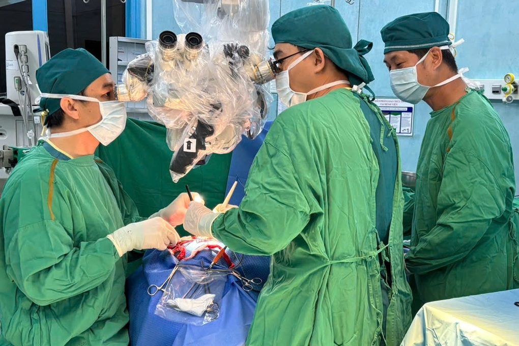 Uống nhầm dung dịch tẩy sơn móng tay, cháu bé 23 tháng tuổi lâm nguy - 3 Uống nhầm dung dịch tẩy sơn móng tay, cháu bé 23 tháng tuổi lâm nguy - 3