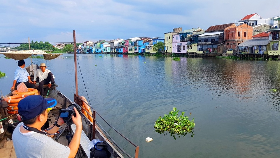 Đi thuyền trên sông ngắm phố cổ Bao Vinh đầy màu sắc - 11 Đi thuyền trên sông ngắm phố cổ Bao Vinh đầy màu sắc - 11