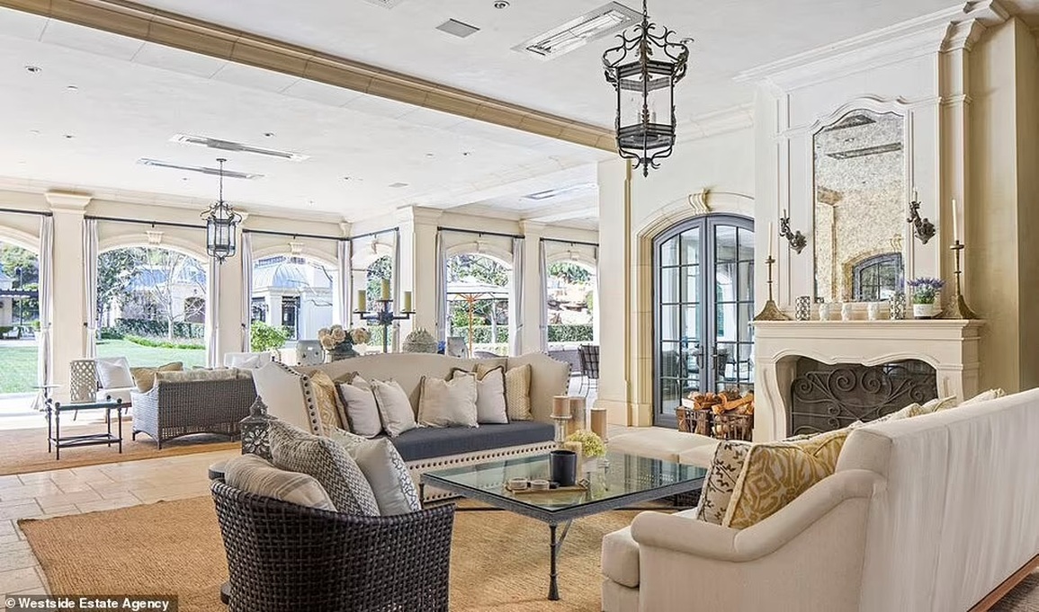 Tài tử Mark Wahlberg rao bán biệt thự với giá... hơn 2.000 tỷ đồng - 5