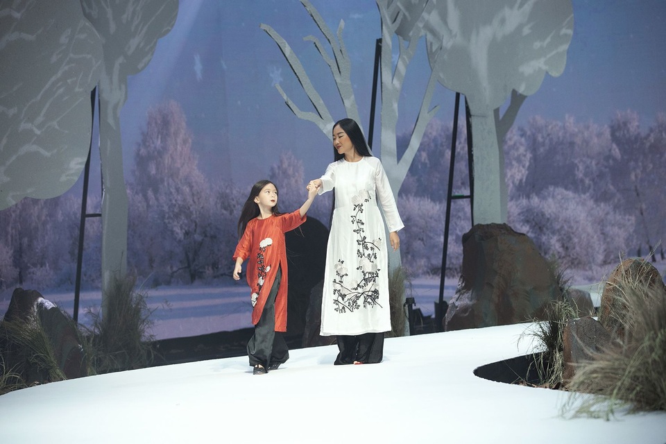 Đoan Trang, Thúy Diễm đưa con lên sàn catwalk - 2 Đoan Trang, Thúy Diễm đưa con lên sàn catwalk - 2
