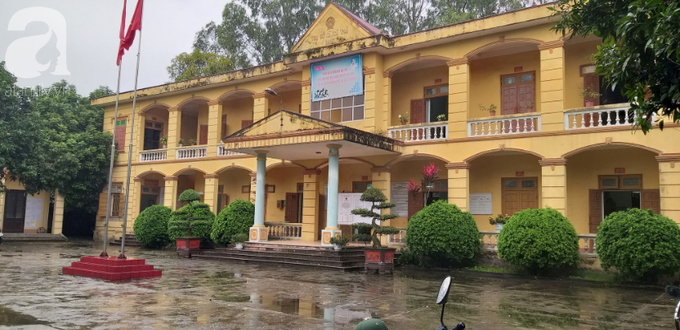 Vụ nữ sinh lớp 12 nhảy cầu tự tử, nghi bị hiếp dâm: Cảnh sát thu giữ một bộ quần áo tại nhà nghi phạm - Ảnh 1.