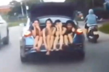 Phạt tài xế chở 4 cô gái ngồi trong cốp ô tô