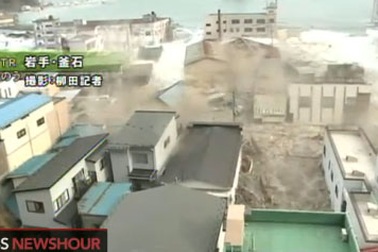 Thêm video kinh hoàng về sóng thần ở Nhật