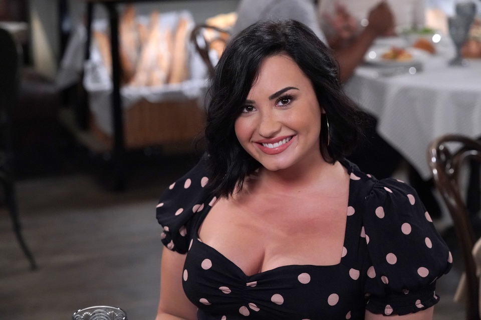 Demi Lovato từng đột quỵ và đau tim sau khi sốc thuốc - 3 Demi Lovato từng đột quỵ và đau tim sau khi sốc thuốc - 3