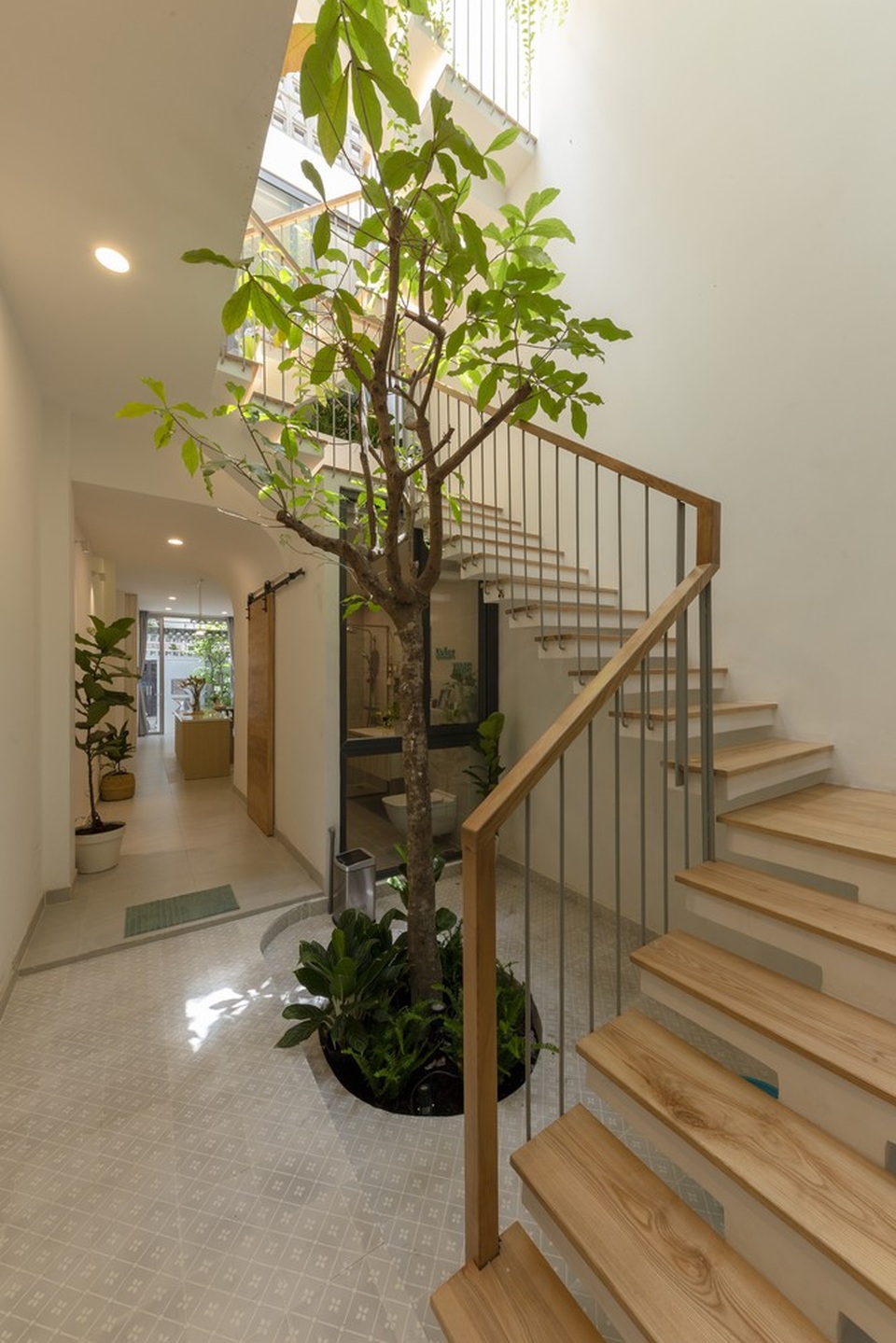 Ngắm ngôi nhà cong độc đáo giữa Sài Gòn - 6
