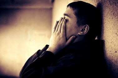 Có nên yêu cô gái sống chết bám theo người đàn ông đã có vợ?