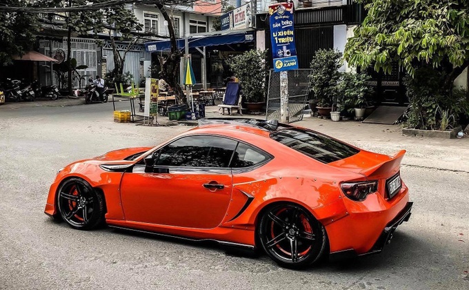 Cận cảnh xe “hàng hiếm” Subaru BRZ độ widebody lần đầu xuất hiện tại TP Hồ Chí Minh - Ảnh 10.