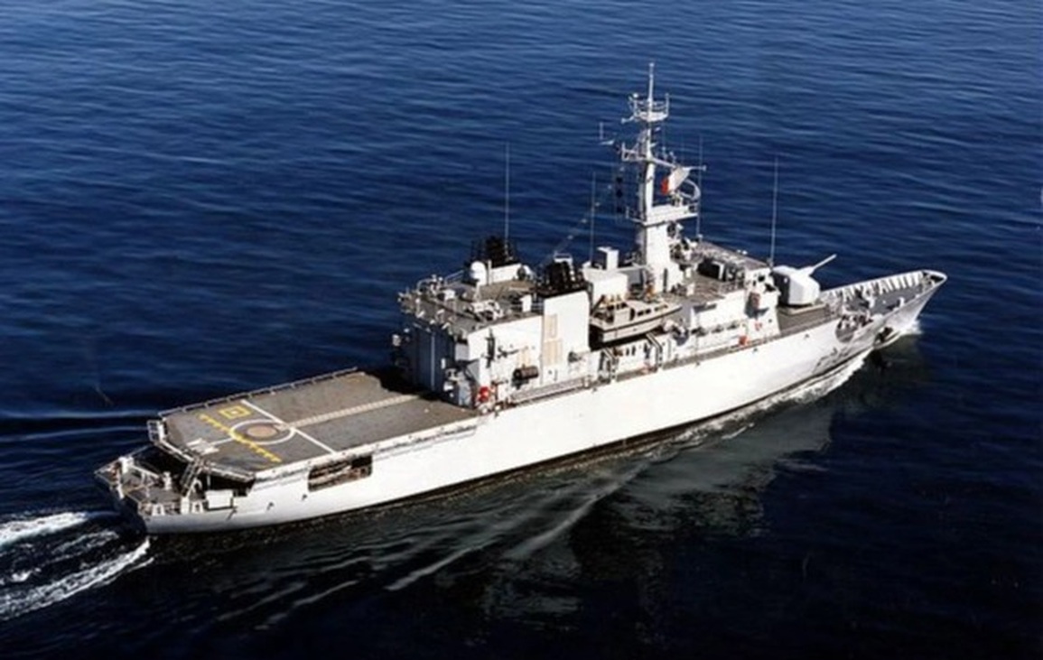 Vendemiaire - credit Marine Nationale.jpeg Vendemiaire - DSQ.jpeg