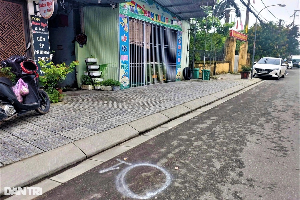Vụ bé trai bị ô tô phụ huynh tông tử vong: Triệu tập những người liên quan - 1 Vụ bé trai bị ô tô phụ huynh tông tử vong: Triệu tập những người liên quan - 1