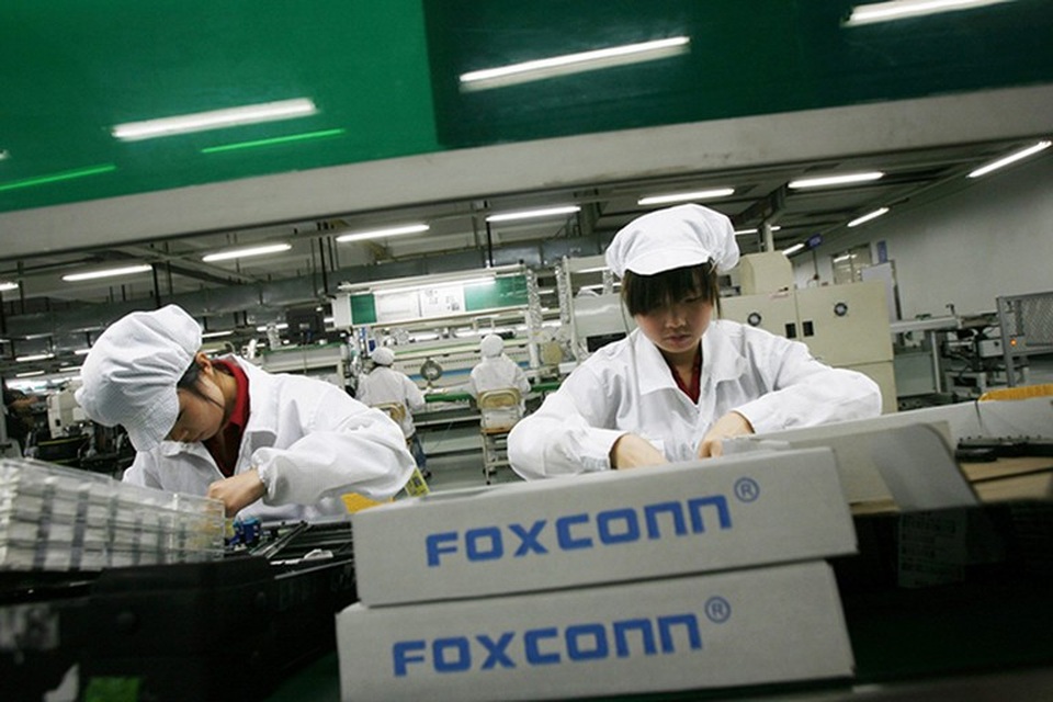 Nhà xưởng mở 24/7, công nhân làm quần quật để kịp ra iPhone 12 đúng hẹn - 2 Nhà xưởng mở 24/7, công nhân làm quần quật để kịp ra iPhone 12 đúng hẹn - 2