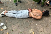 Người đàn ông cầm rựa vào bệnh viện, bệnh nhân chạy tán loạn