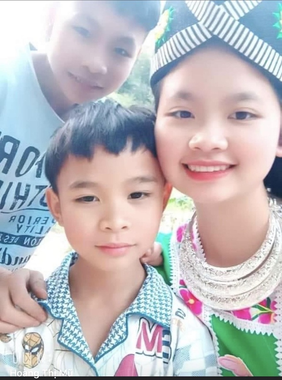 Cảm phục ý chí của cô gái dân tộc gùi em đến con đường du học - 6 Cảm phục ý chí của cô gái dân tộc gùi em đến con đường du học - 6