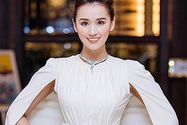 Lã Thanh Huyền bất ngờ tái xuất đẹp rạng rỡ