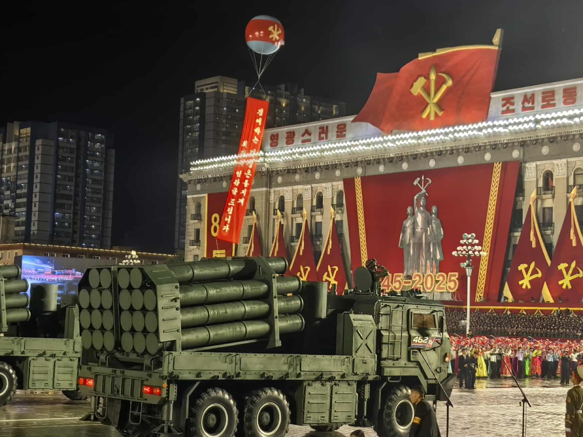 Triều Tiên duyệt binh quy mô lớn, phô diễn tên lửa liên lục địa - 5 Triều Tiên duyệt binh quy mô lớn, phô diễn tên lửa liên lục địa - 5