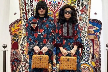 Thái Lan: Cặp mẹ con nổi tiếng vì diện đồ đôi trên một “tầm cao” mới