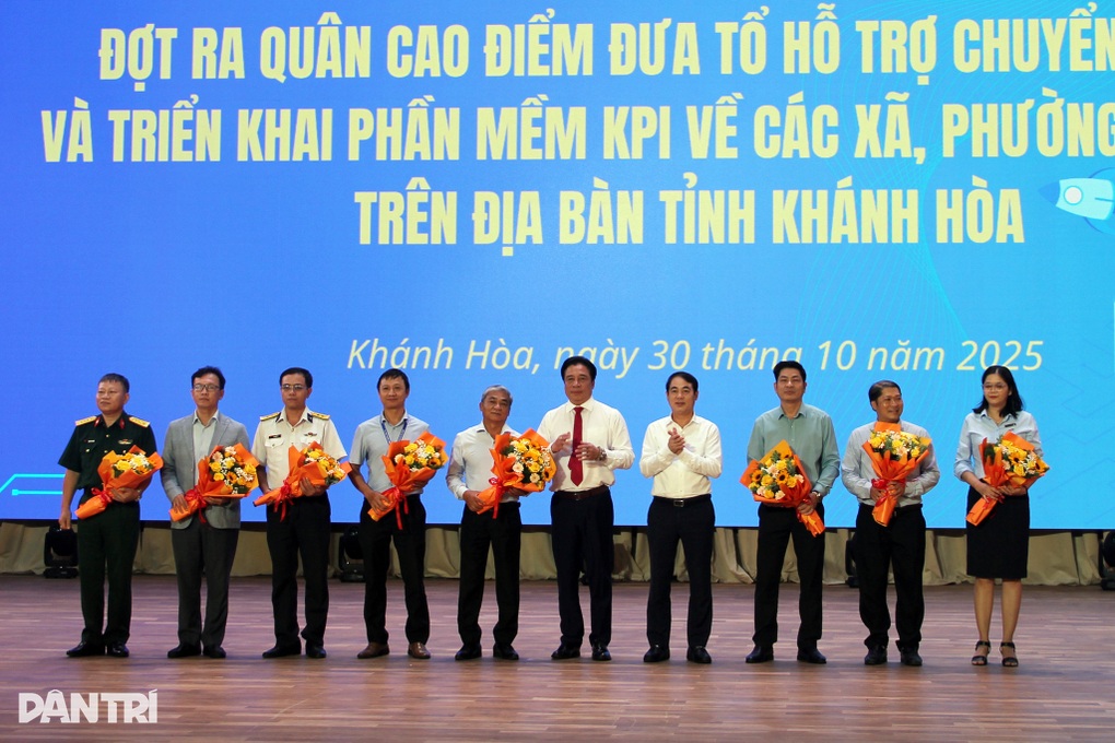 Đưa 162 giảng viên, sinh viên là chiến sĩ số về hỗ trợ xã, phường - 1 Đưa 162 giảng viên, sinh viên là chiến sĩ số về hỗ trợ xã, phường - 1