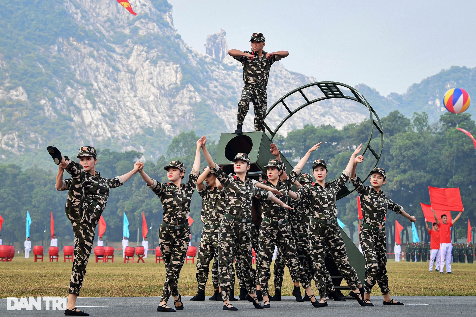 Quân đội các nước ASEAN đua tài bắn súng ở Việt Nam - 14 Quân đội các nước ASEAN đua tài bắn súng ở Việt Nam - 14