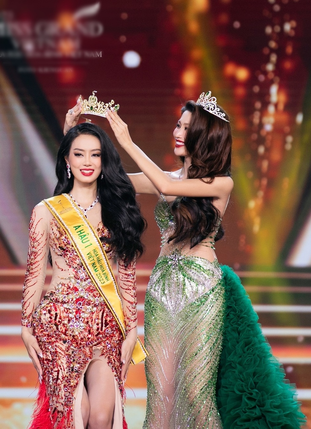 Hoa hậu đẹp nhất thế giới năm 2022 quyến rũ với đầm của nhà thiết kế Việt - 10 Hoa hậu đẹp nhất thế giới năm 2022 quyến rũ với đầm của nhà thiết kế Việt - 10