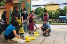 Giáo viên địa phương đổ xô đi mua cá giúp thầy giáo mắc bệnh hiểm nghèo