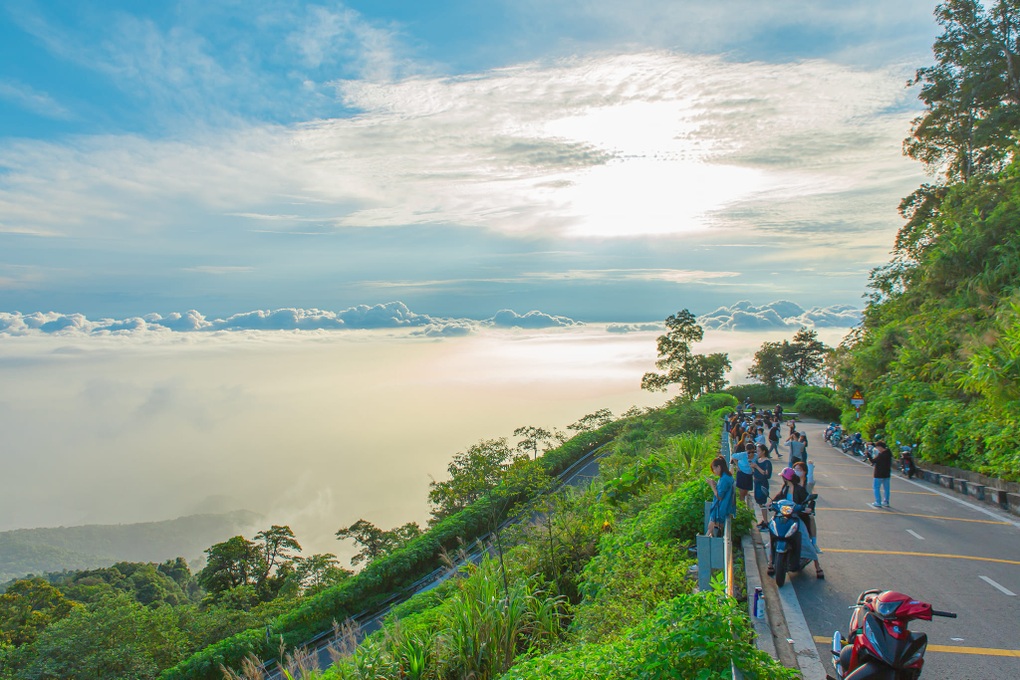 Săn biển mây đẹp như Sa Pa, Tà Xùa ở ngay Hà Nội - 1