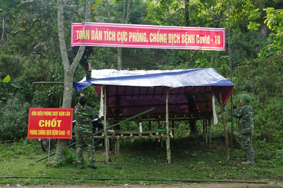 Chiến sỹ biên phòng Nghệ An ngày đêm chốt chặn đường mòn, lối mở biên giới - 12 Chiến sỹ biên phòng Nghệ An ngày đêm chốt chặn đường mòn, lối mở biên giới - 12