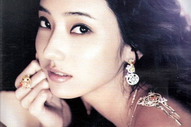 Han Chae Young ký hợp đồng với Christian Dior 