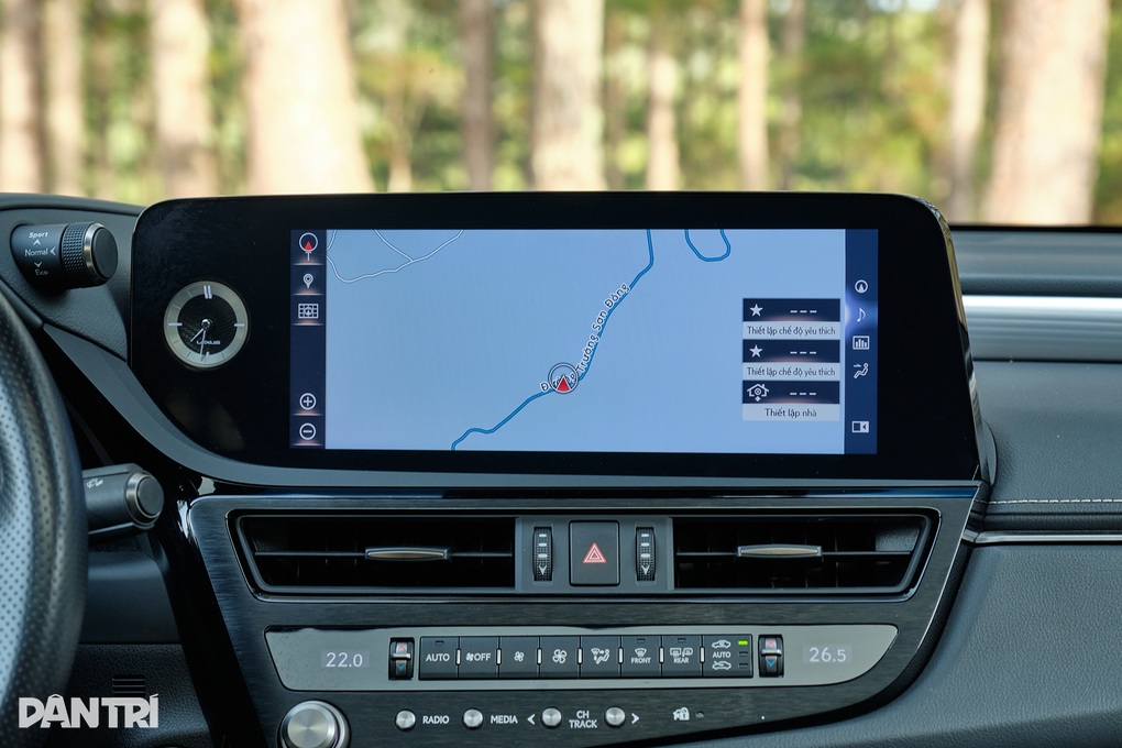 Trải nghiệm Lexus ES 250 F Sport: Lái hay hơn nhưng vẫn thiếu chút để đã - 15 Trải nghiệm Lexus ES 250 F Sport: Lái hay hơn nhưng vẫn thiếu chút để đã - 15