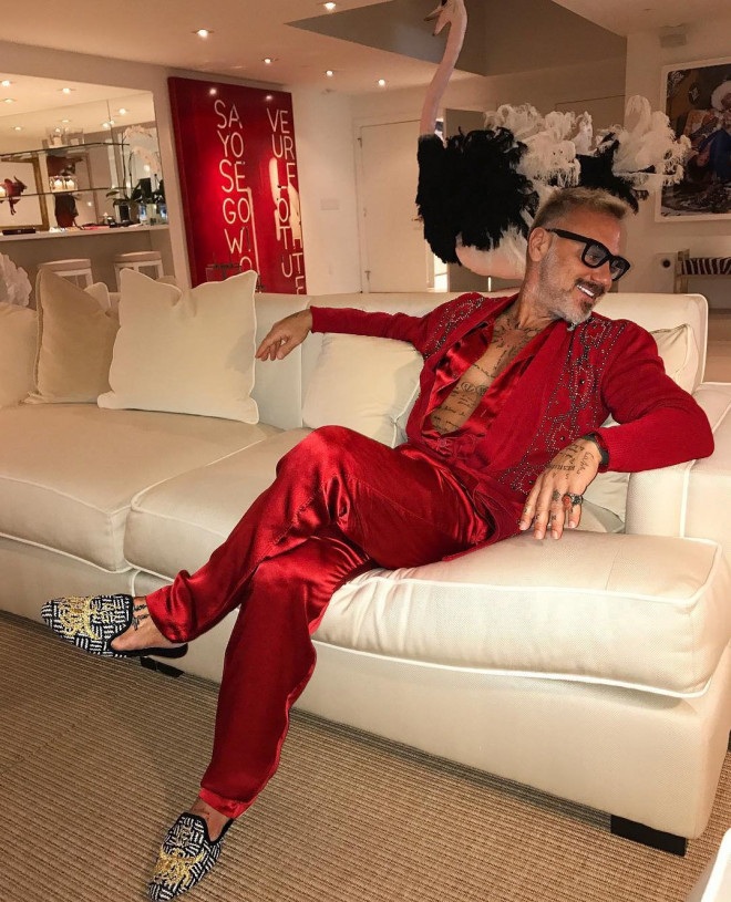 Triệu phú quyến rũ nhất hành tinh: Sở hữu thân hình 6 múi và vợ kém 27 tuổi - 3