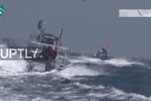 Tàu Iran rượt đuổi tàu sân bay Mỹ ở eo biển Hormuz