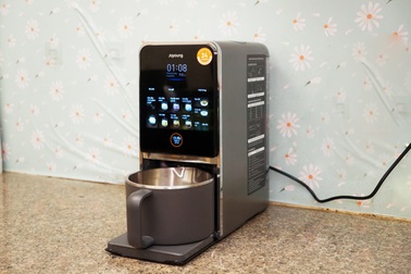 Máy nấu sữa hạt tự động làm sạch, tích hợp trợ lý giọng nói: Có đáng mua?