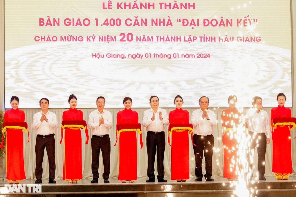 Chủ tịch nước: Trao nhà đại đoàn kết, món quà mang nghĩa Đảng, tình dân - 2