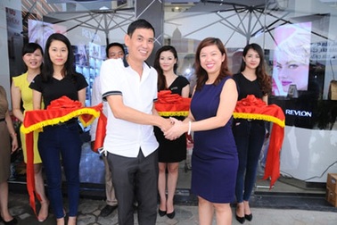 Revlon khai trương cửa hàng chính hãng đầu tiên tại Hà Nội