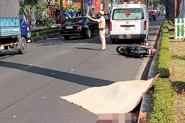 Nam thanh niên ngoại quốc tử nạn trên đường phố Sài Gòn