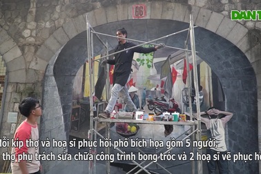 Phục hồi các bức tranh tường phố Phùng Hưng sau thời gian xuống cấp