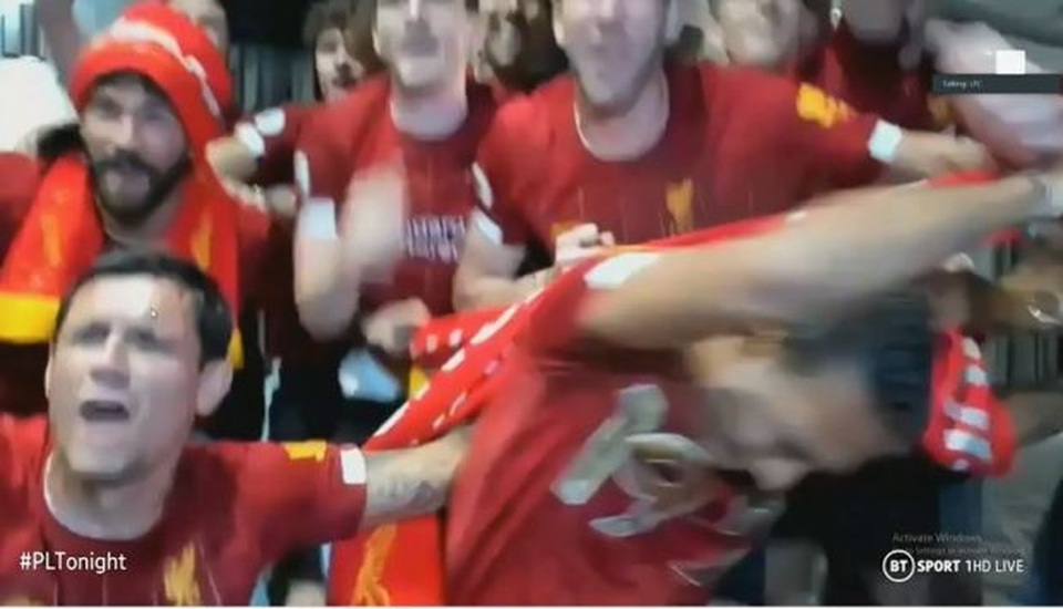 Dàn sao Liverpool vỡ òa, ăn mừng chức vô địch cực sung - 1 Dàn sao Liverpool vỡ òa, ăn mừng chức vô địch cực sung - 1