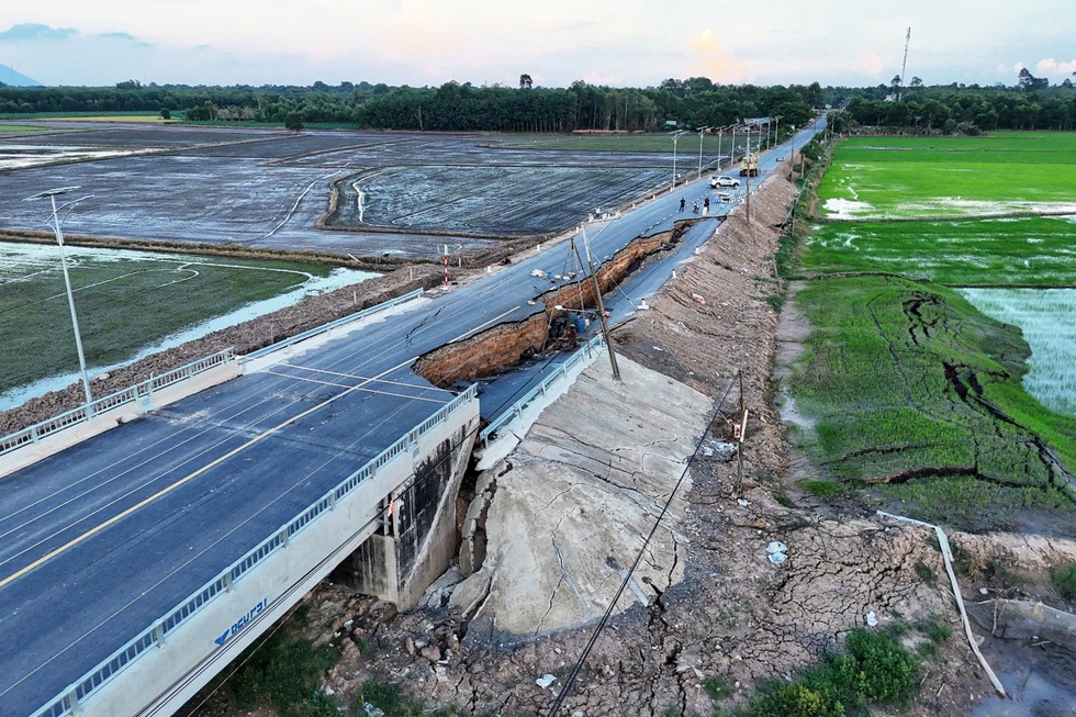 Dấu hỏi trách nhiệm sau vụ sụt lún đường mới xây ở Tây Ninh