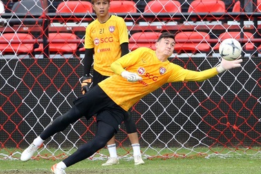 Văn Lâm tập luyện trở lại ở Muangthong United sau chấn thương