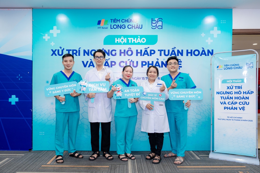 Long Chau menyediakan latihan yang mendalam dan menyeragamkan prosedur vaksinasi yang selamat - 2 Long Châu đào tạo chuyên sâu, chuẩn hóa quy trình tiêm chủng an toàn - 2