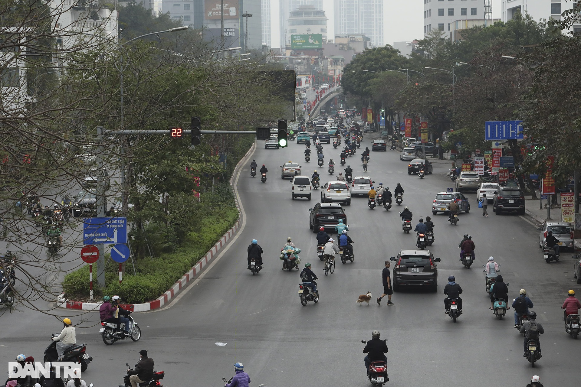 Ngày đi làm đầu năm, đường phố Hà Nội nơi thông thoáng, chỗ nhích từng mét - 11 Ngày đi làm đầu năm, đường phố Hà Nội nơi thông thoáng, chỗ nhích từng mét - 11