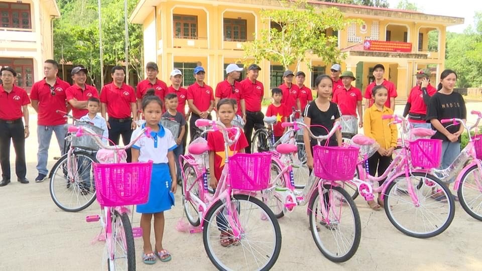 Tặng 50 chiếc xe đạp cho học sinh nghèo trước thềm năm học mới - 1 Tặng 50 chiếc xe đạp cho học sinh nghèo trước thềm năm học mới - 1
