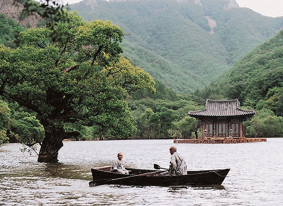 Xuân, hạ, thu, đông... rồi lại xuân: Tuyệt phẩm điện ảnh của Kim Ki-duk - 1 Xuân, hạ, thu, đông... rồi lại xuân: Tuyệt phẩm điện ảnh của Kim Ki-duk - 1