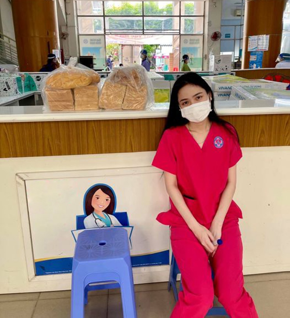 Nữ tiếp viên hàng không làm mẹ bất đắc dĩ và trải nghiệm mắc Covid-19 - 1 Nữ tiếp viên hàng không làm mẹ bất đắc dĩ và trải nghiệm mắc Covid-19 - 1