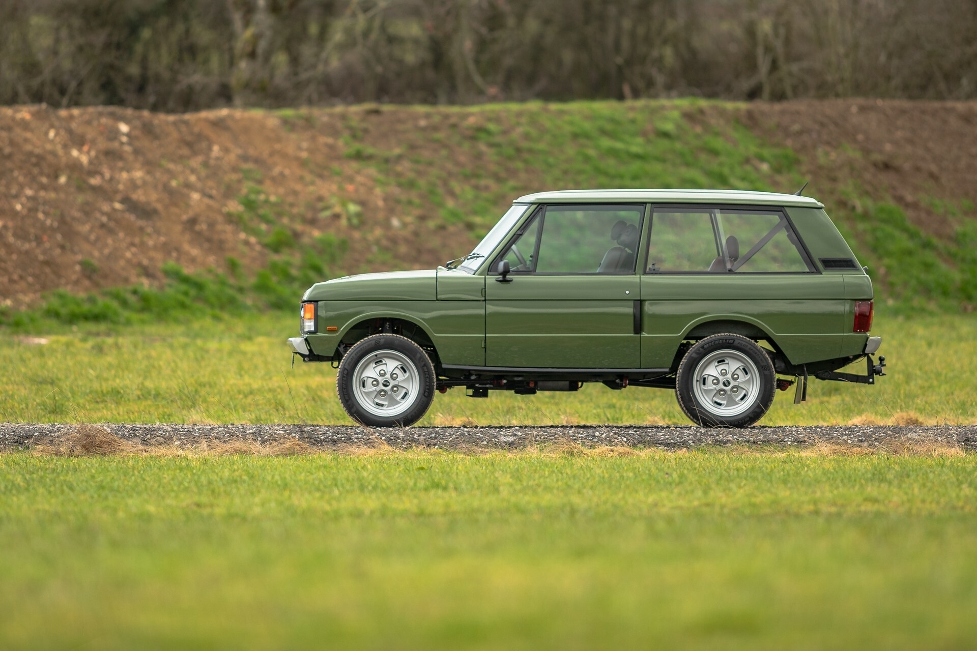 Hoán cải một chiếc Range Rover cổ thành xe điện, chi phí cao ngất ...
