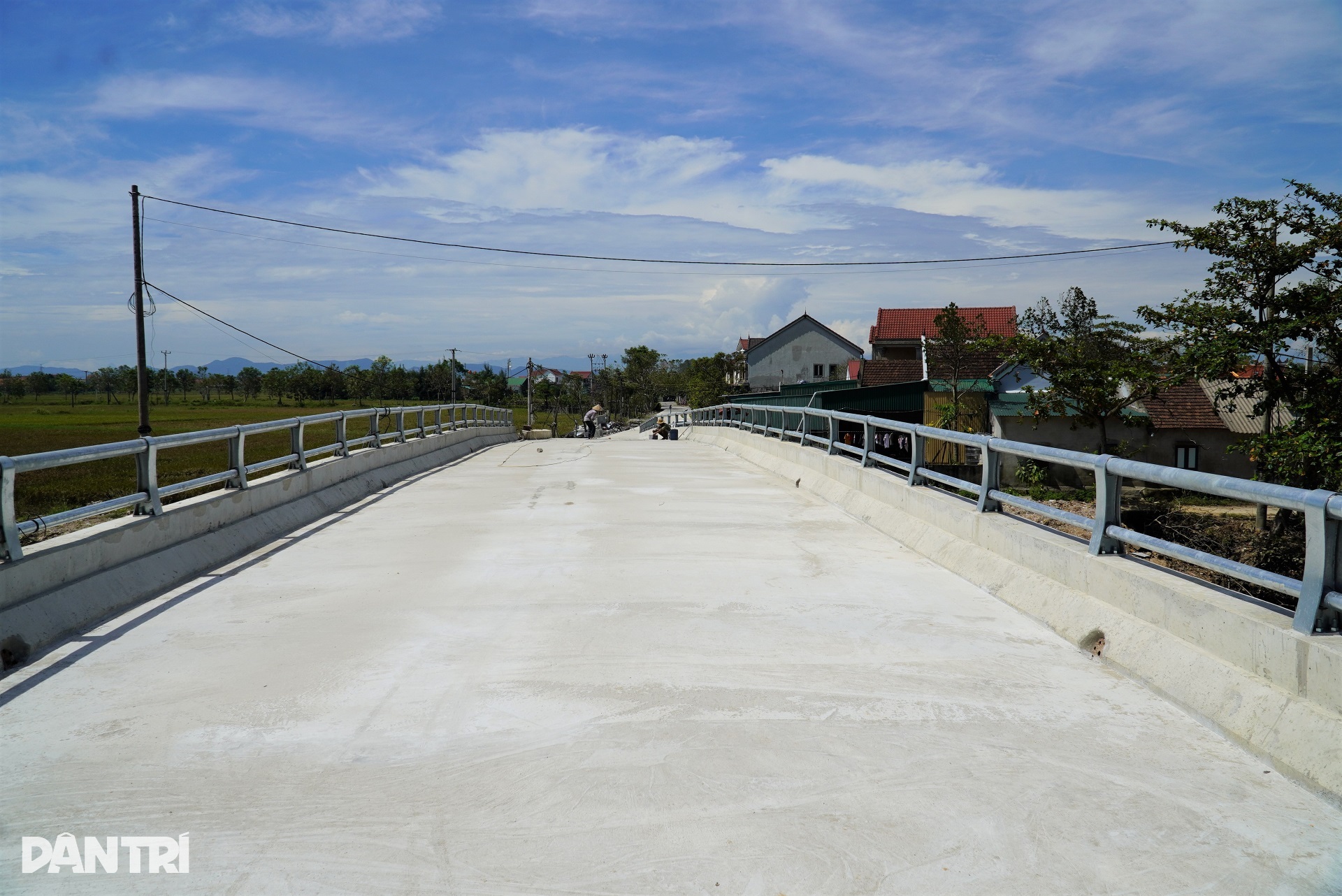 Đường dẫn lên cầu uốn lượn khó hiểu gây xôn xao dư luận - 2 Đường dẫn lên cầu uốn lượn khó hiểu gây xôn xao dư luận - 2
