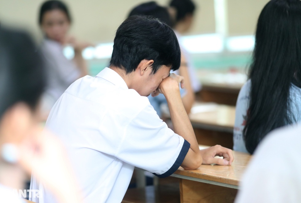 Đề văn dở khóc dở cười và nút thắt ngữ liệu - 1 Đề văn dở khóc dở cười và nút thắt ngữ liệu - 1