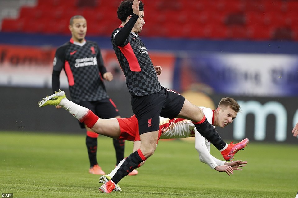 5 phút tưng bừng, Liverpool mở toang cửa vào tứ kết Champions League - 2 5 phút tưng bừng, Liverpool mở toang cửa vào tứ kết Champions League - 2