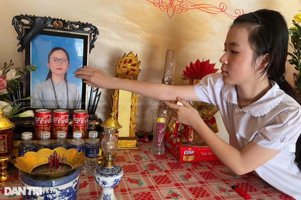 Cuộc sống khốn khổ của nữ sinh lớp 6 mồ côi mẹ, bố bỏ đi biệt tích - 1 Cuộc sống khốn khổ của nữ sinh lớp 6 mồ côi mẹ, bố bỏ đi biệt tích - 1